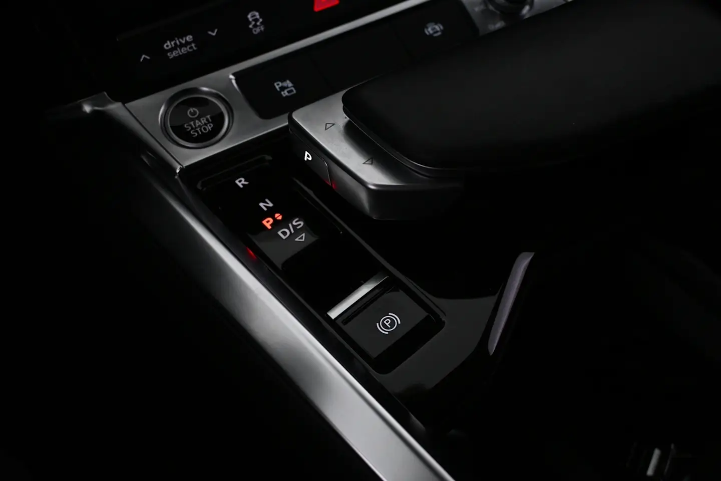 Car Image - 1mAQh5BRQZ33EZxdlqKxU9
