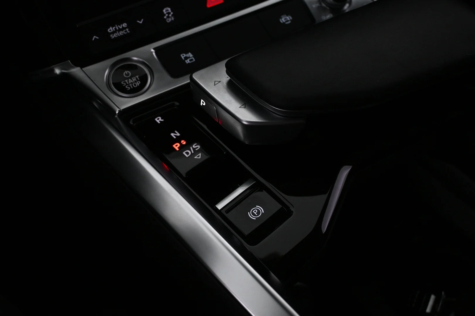 Car Image - 1mAQh5BRQZ33EZxdlqKxU9