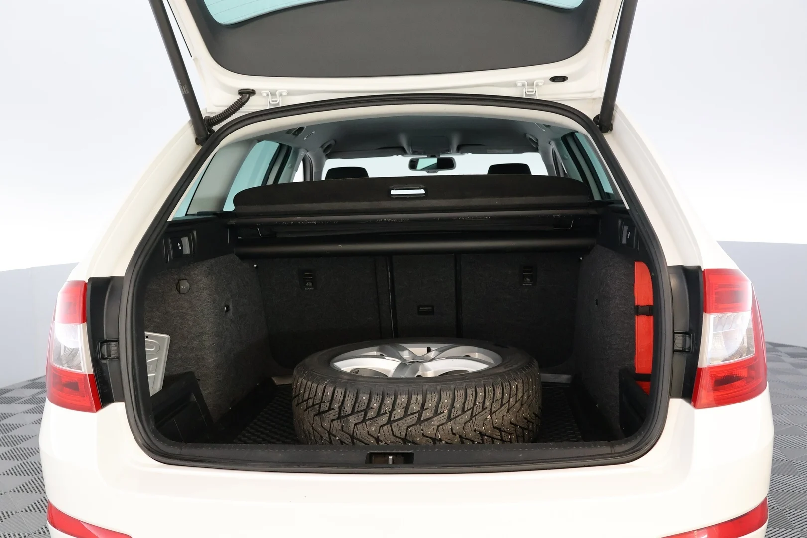 Car Image - 5ekB0ufms4yAJPWe50Z1uF