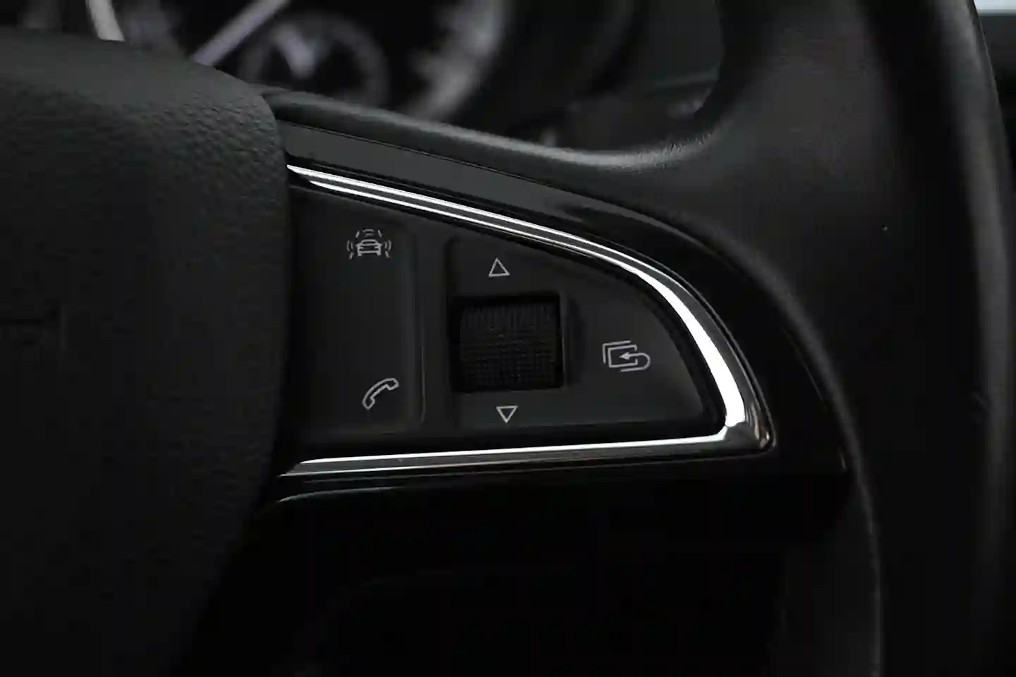 Car Image - 2SaPg6IZUVKnWmLFuAOvNn