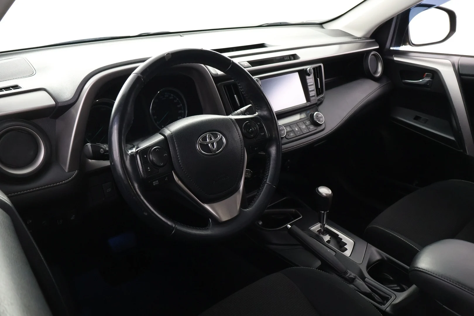 Car Image - 2nFq0foSkaT84XSENperO8