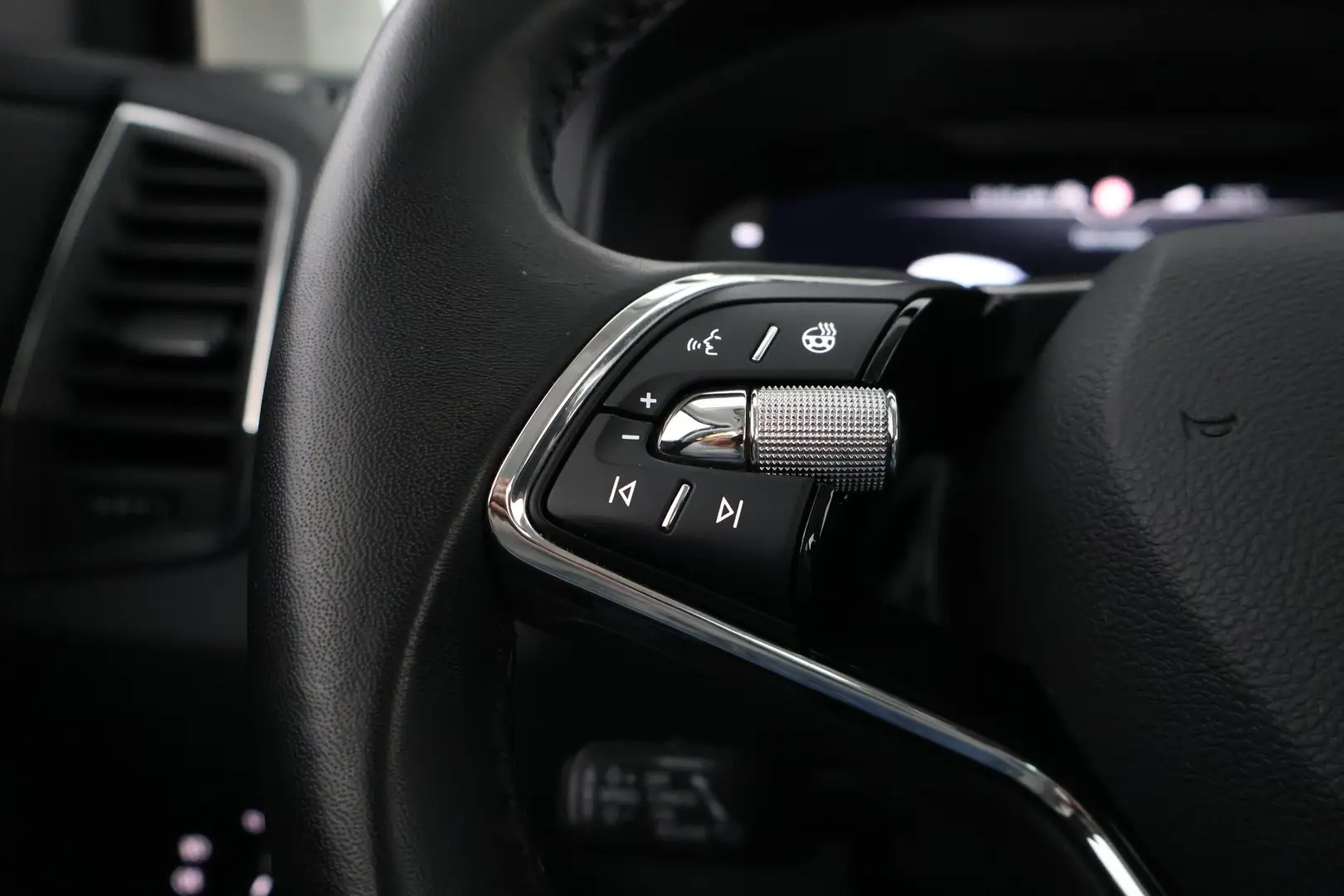 Car Image - 4Go0dQAwKBAvxrYWFR1efm