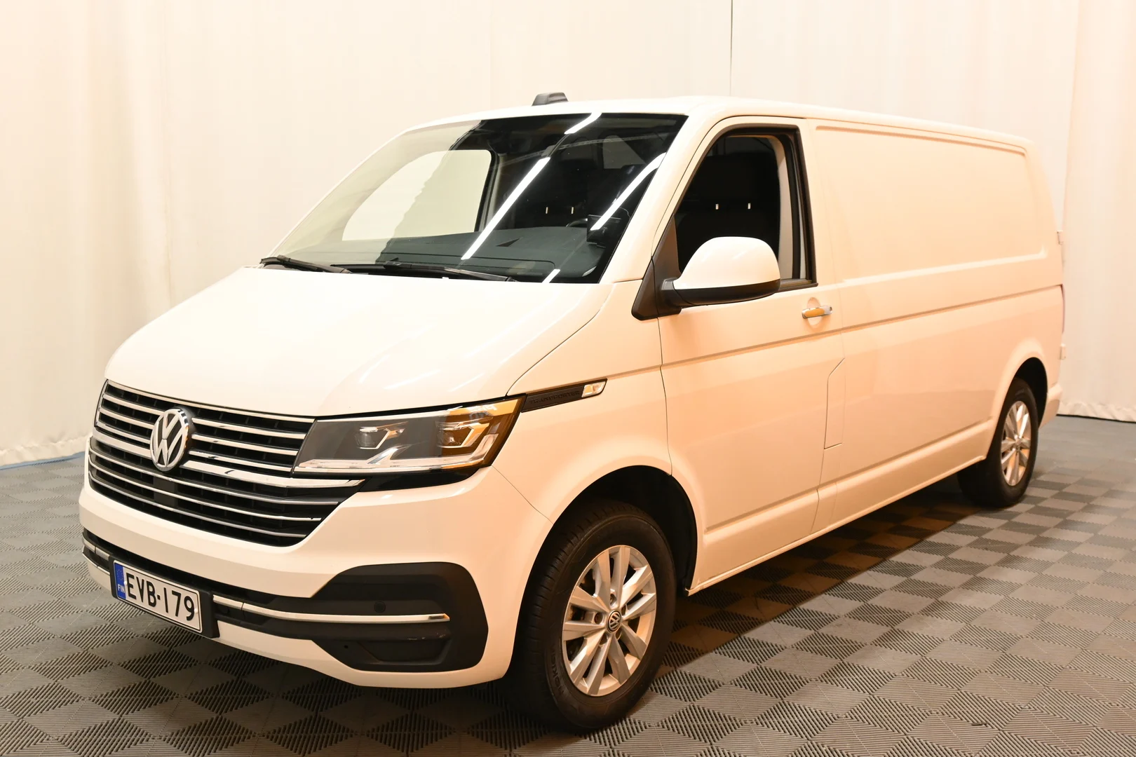 Car Image - 4JEFbKgIc7uCJ8xDqhfBPo