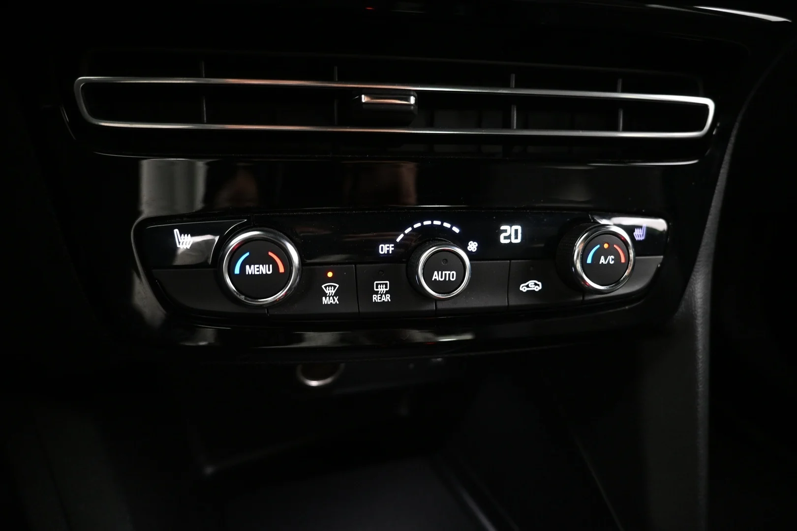 Car Image - 4KESEwhd9PJ7yU3DgvTHSh