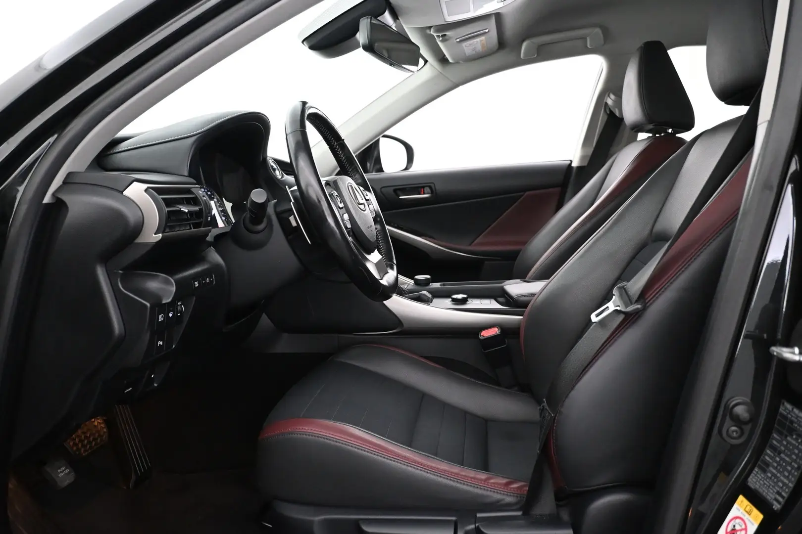 Car Image - 15nCJeBvKVuyxIQcBYvmQY