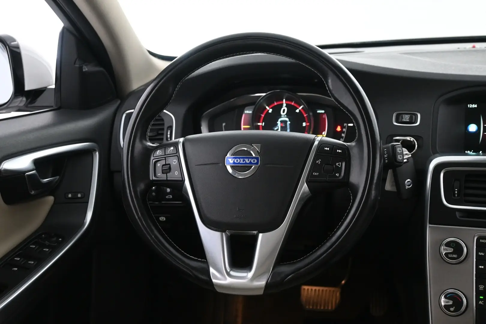 Car Image - fYT1uQerrjby0FhN9sObI