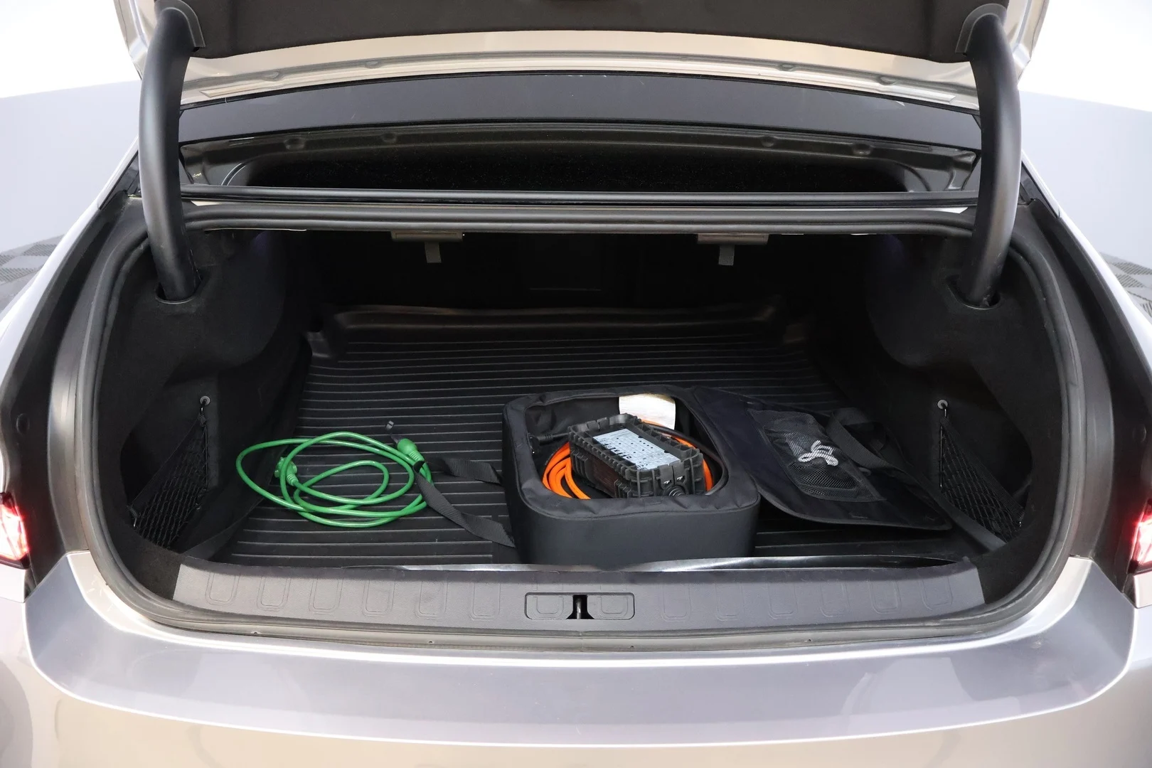 Car Image - zeiBkvwP8GbVz9XV9gsU1