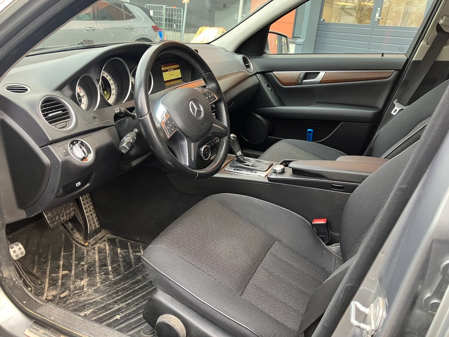 Car Image - 52kPG4AMbWgUFP83wIx5E1