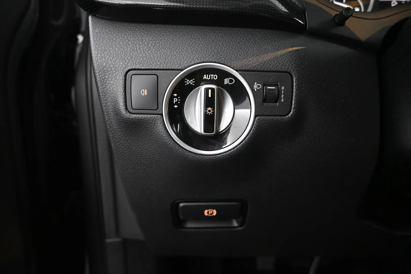 Car Image - 7l1BnZYVNCpkc8tv64ZwFG