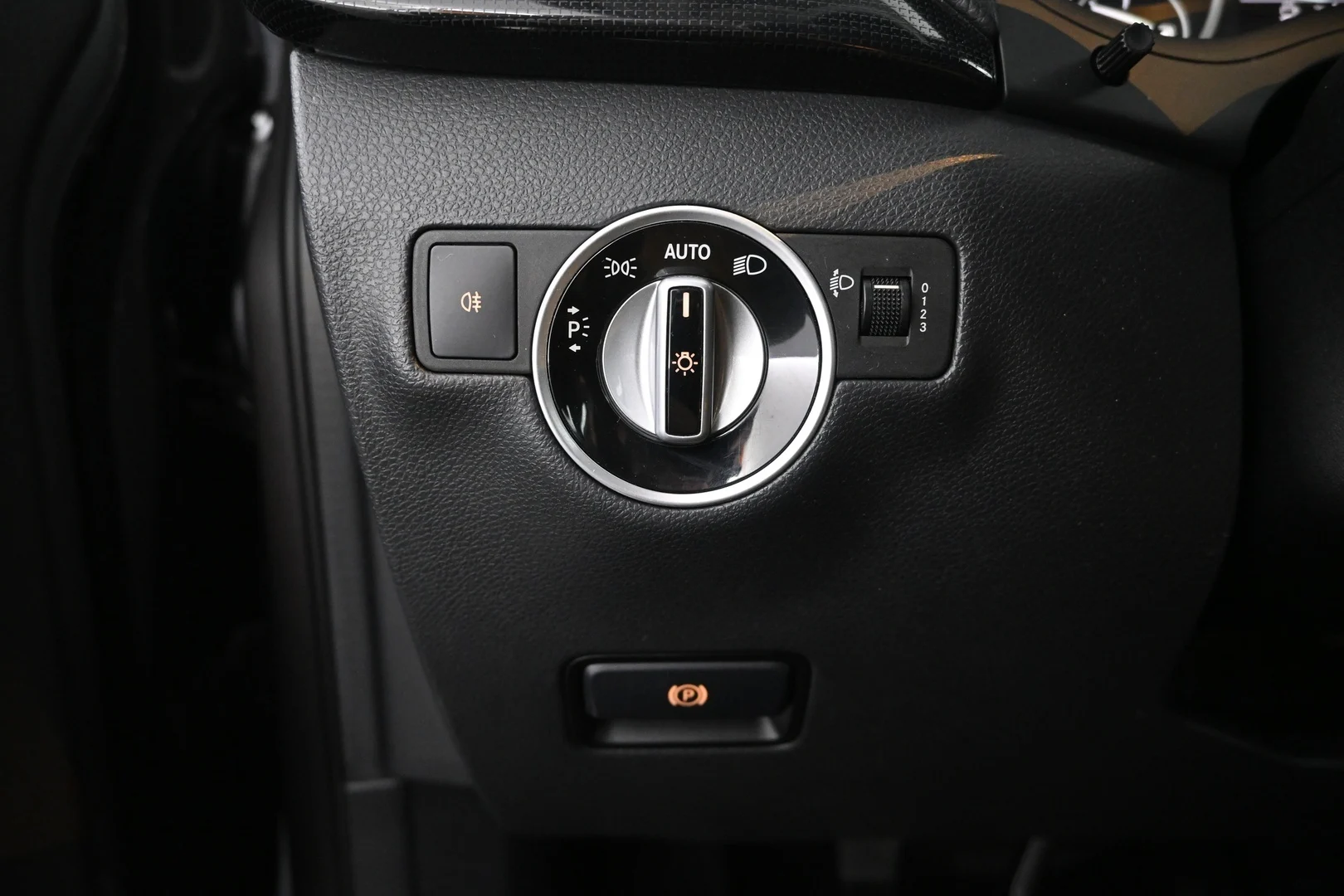 Car Image - 7l1BnZYVNCpkc8tv64ZwFG