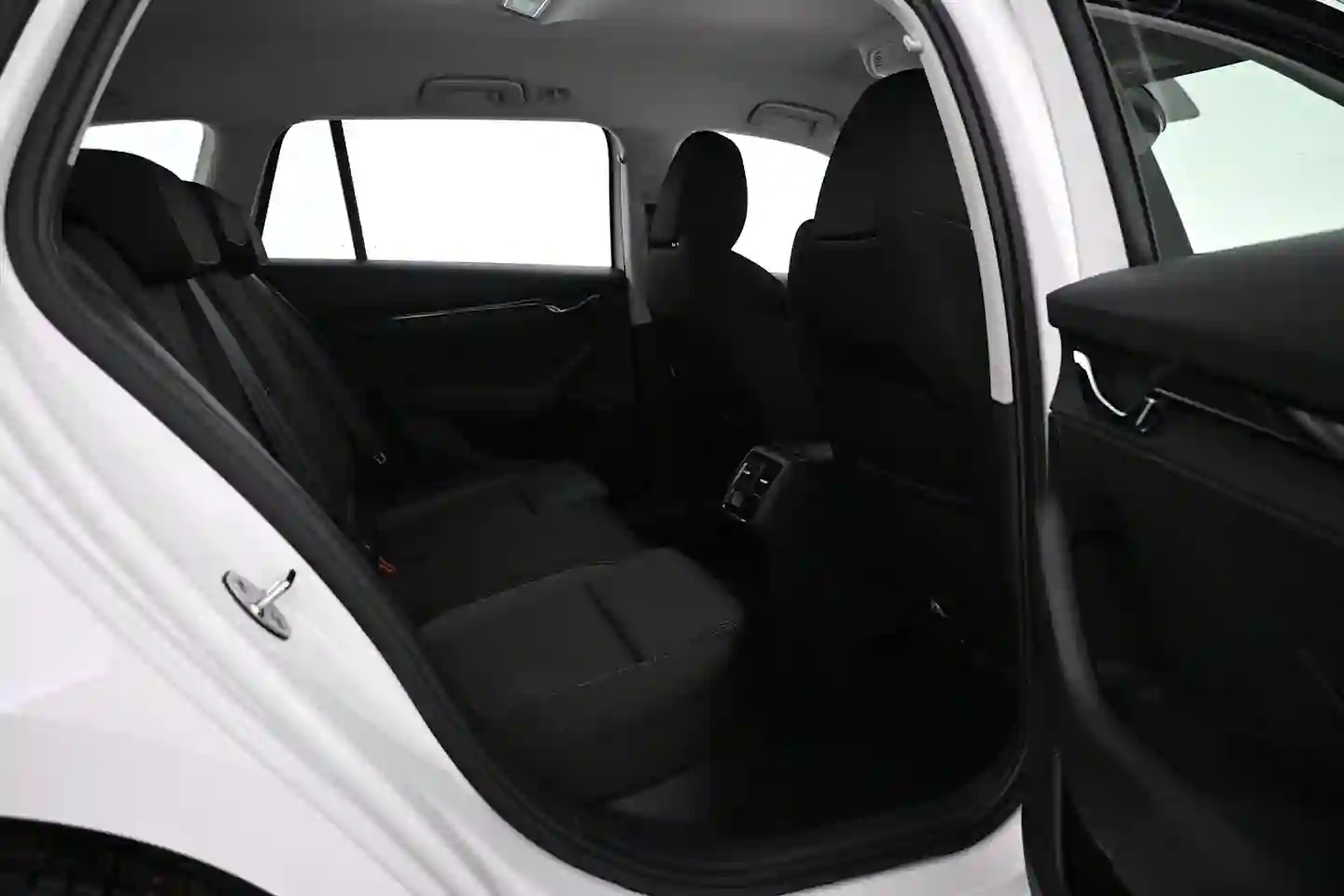 Car Image - ZvBF7LNEptzvqFN4ryolx