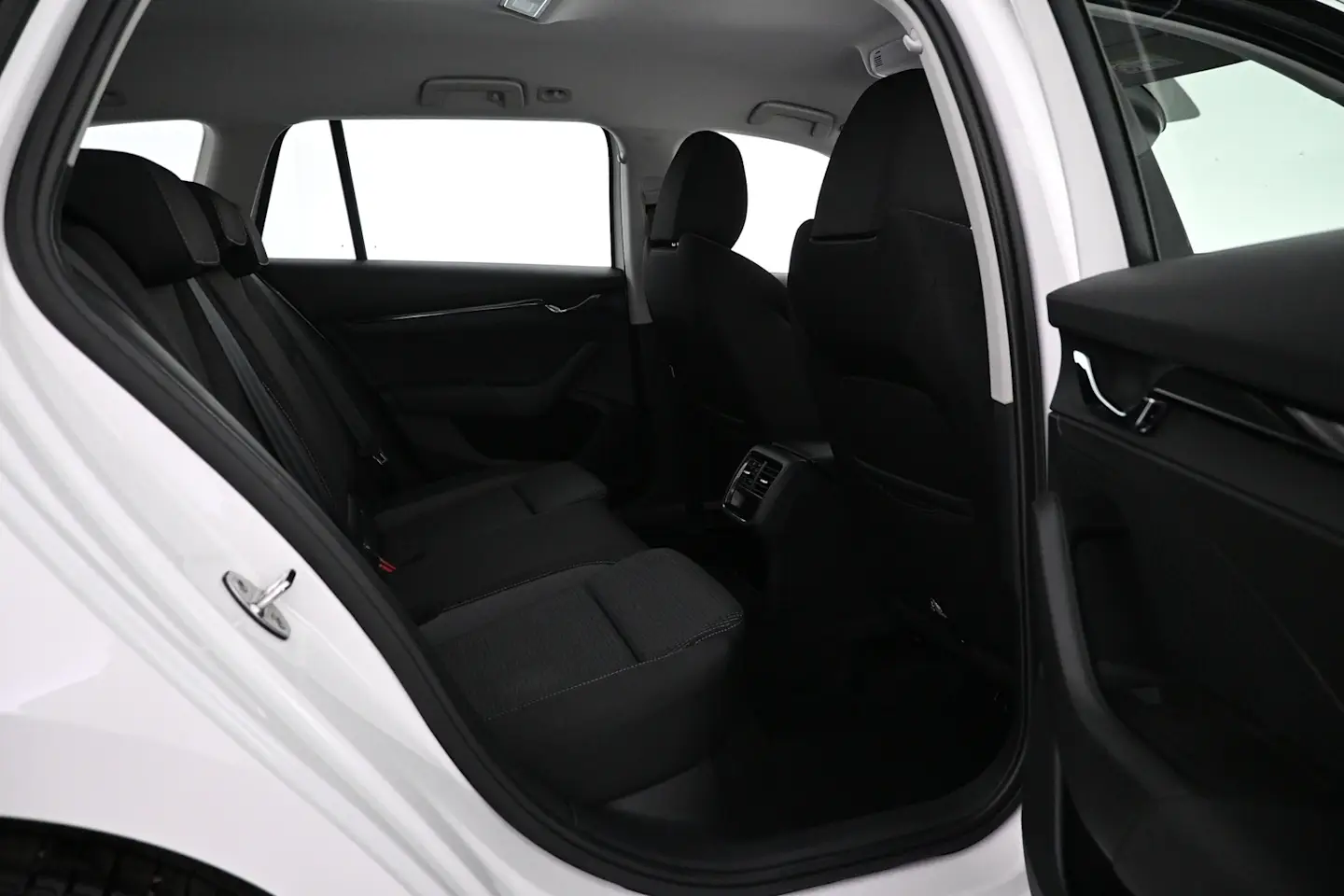 Car Image - ZvBF7LNEptzvqFN4ryolx