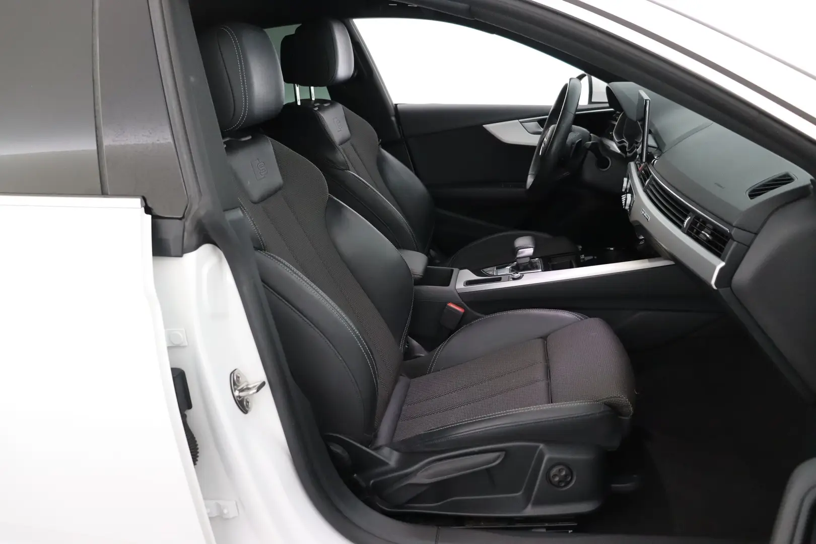 Car Image - 6m4IJN7eb8D6ebcQrba69Q
