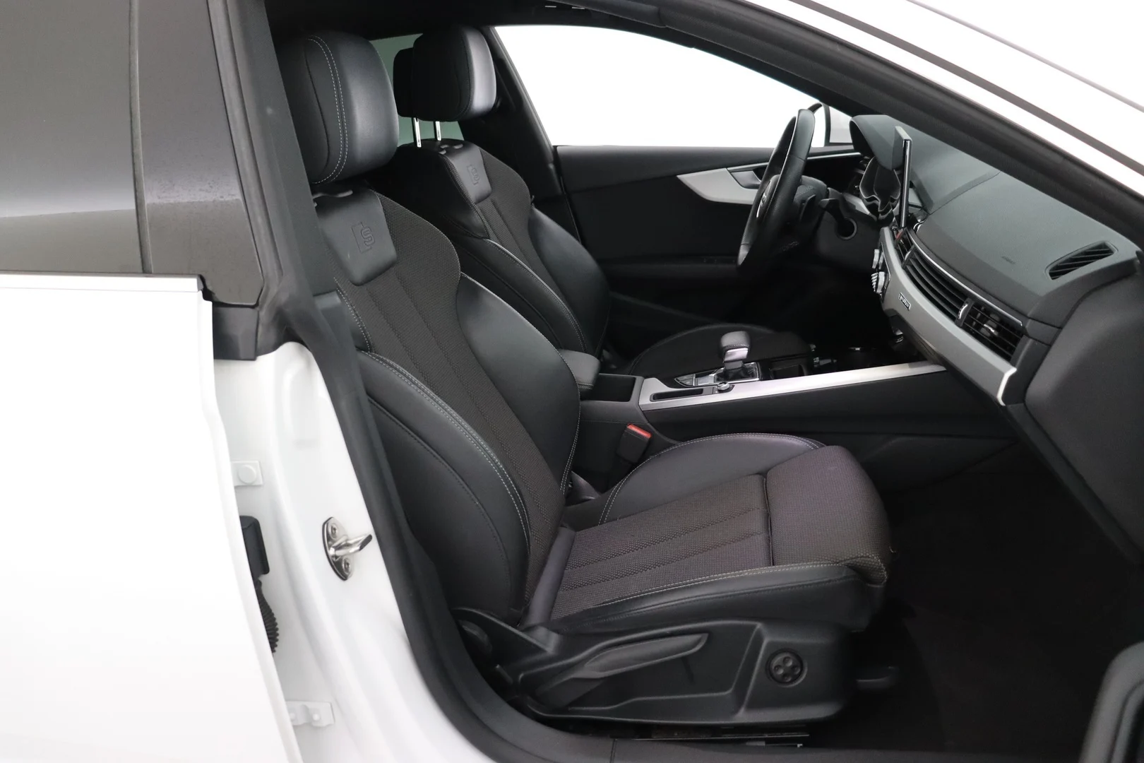 Car Image - 6m4IJN7eb8D6ebcQrba69Q