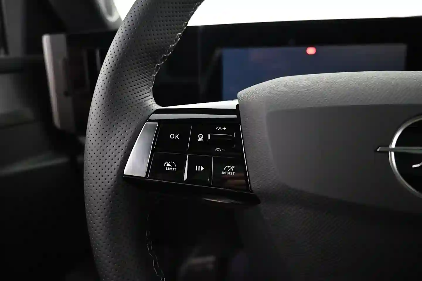 Car Image - 1oToeZyLjUUd4loOWztlb8