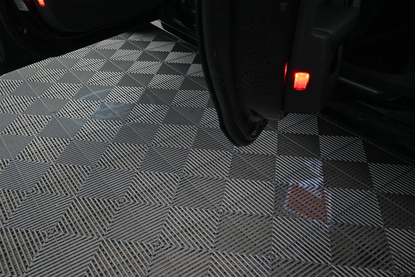 Car Image - tQpYGh72Y9LcvFpPVr6Sr