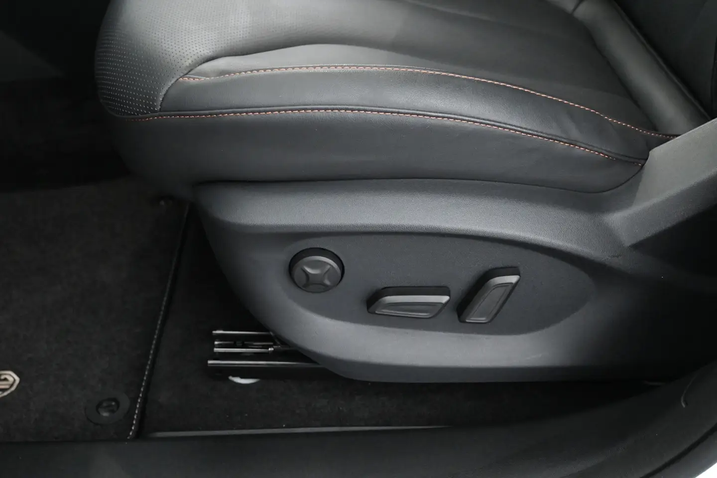 Car Image - 5E8r5lWlxI742FKivolcQH