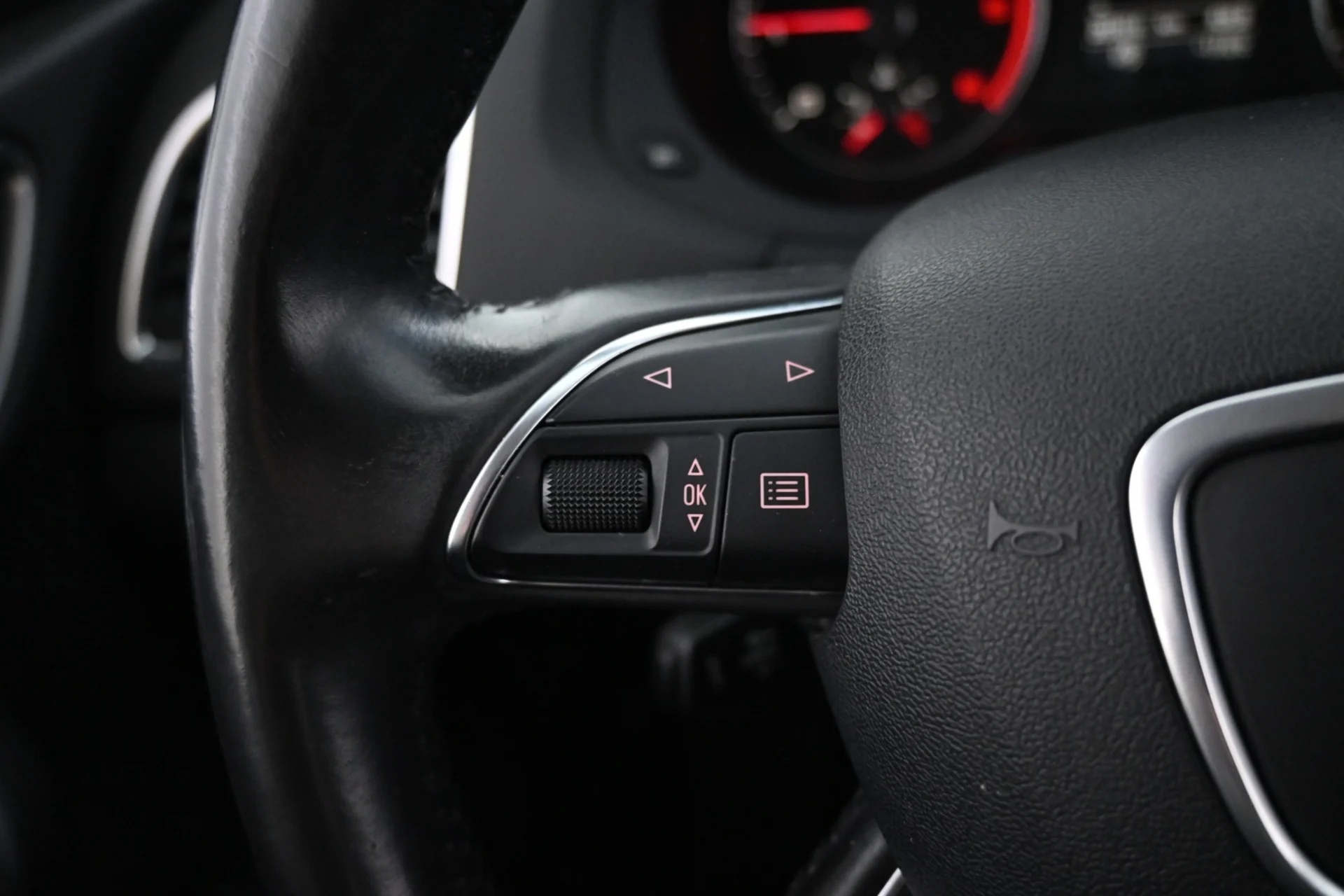 Car Image - 2d5E62loBz8VlGDLG6Rl8F