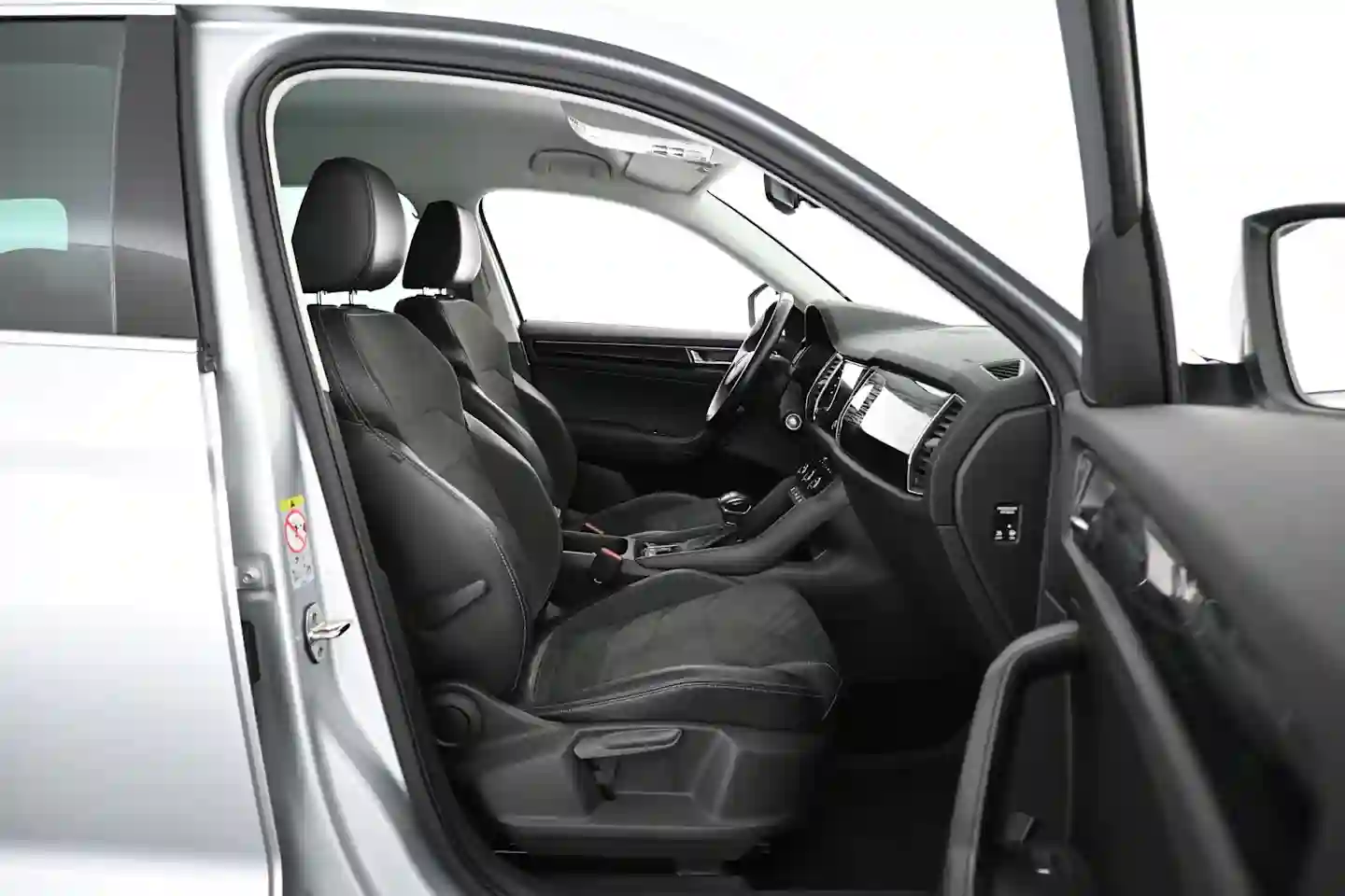 Car Image - 3nx2S78ilQhl3rLAELbaHH