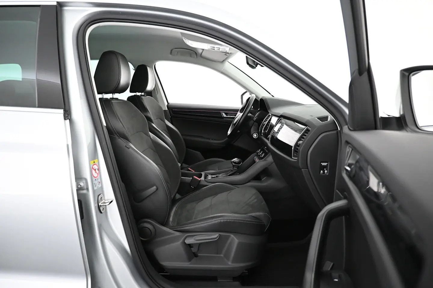 Car Image - 3nx2S78ilQhl3rLAELbaHH