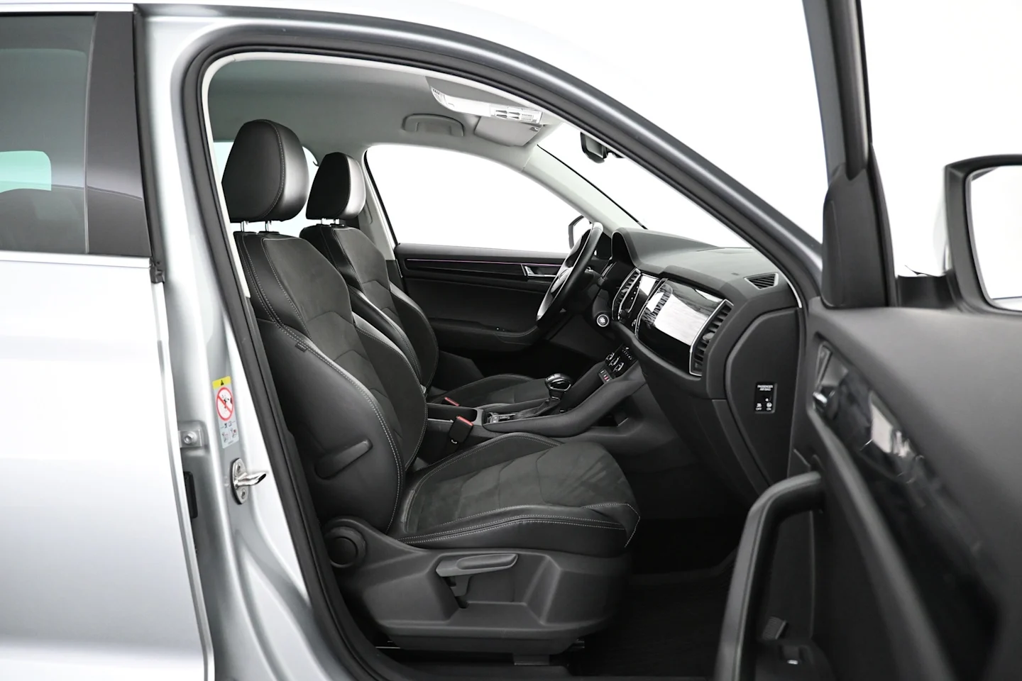 Car Image - 3nx2S78ilQhl3rLAELbaHH