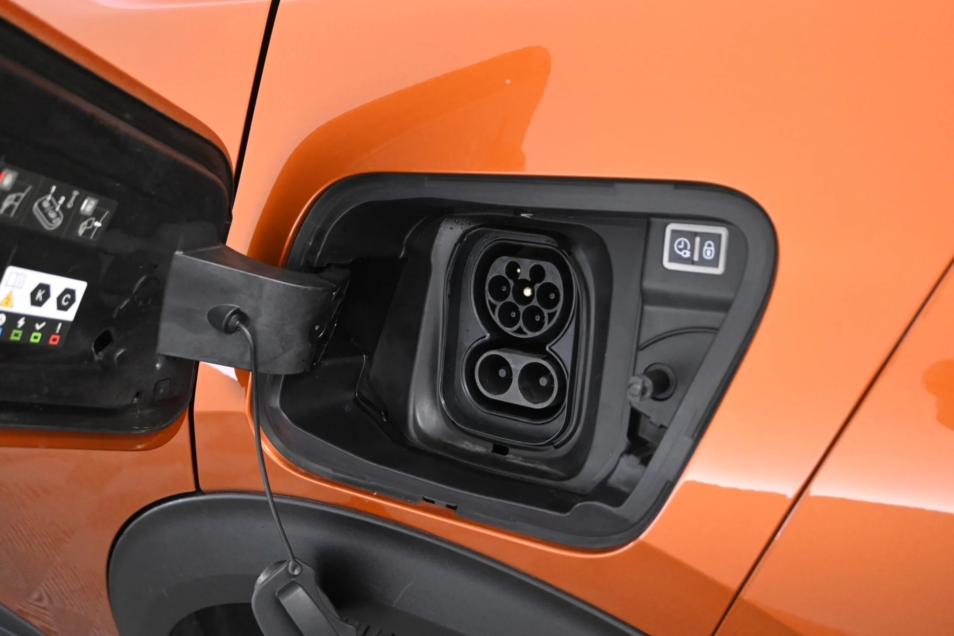 Car Image - C3cFoWB1rRerDy2MtCbPD