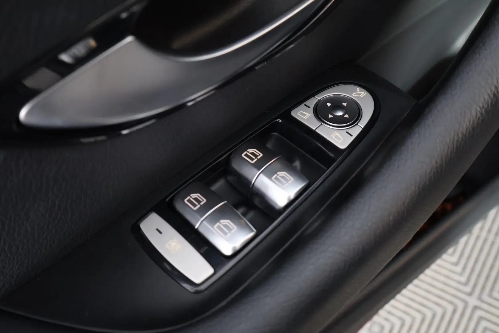 Car Image - 3551e4O2eszF6WXxNbH6Um