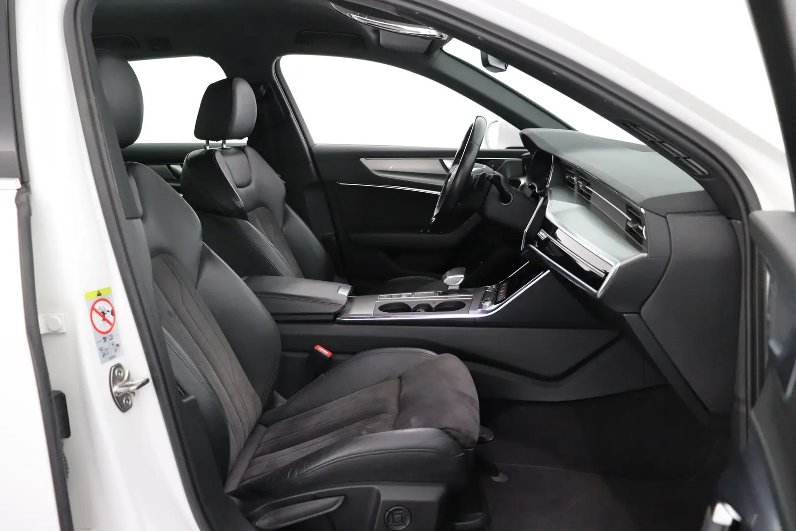 Car Image - 1Z5lSyUf84rmZEmj0agEGF