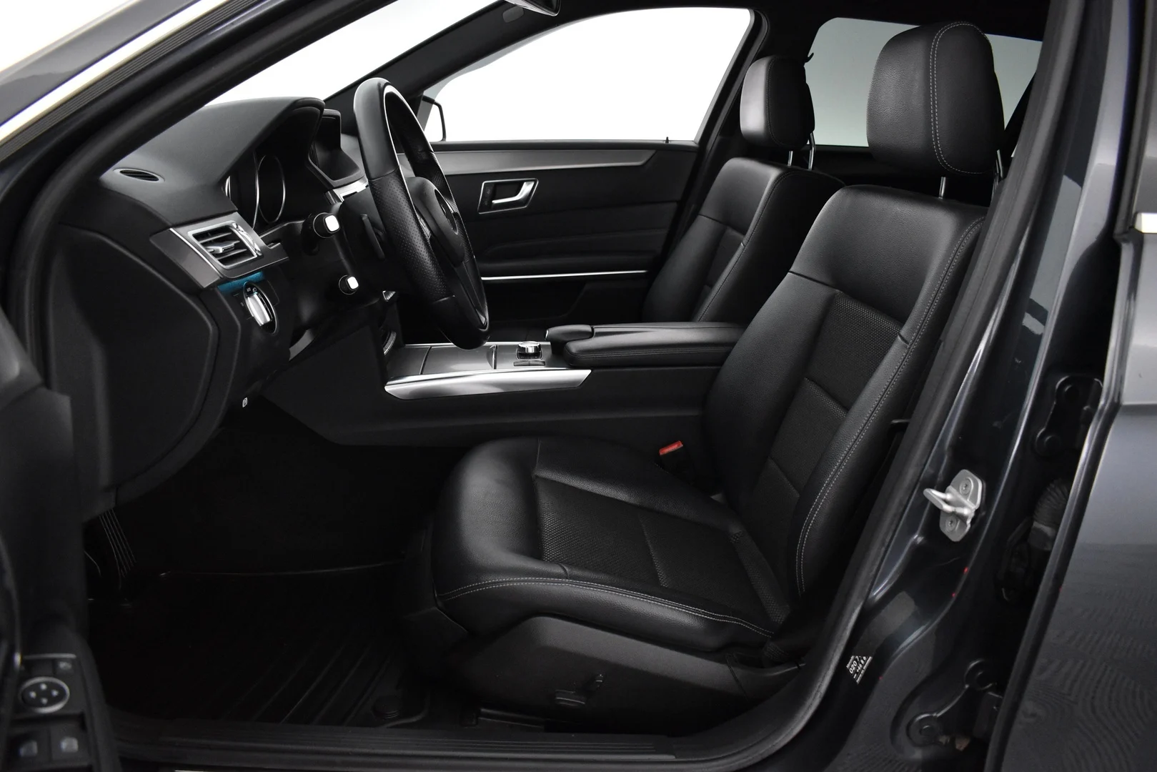 Car Image - 1fm9tUvYImH1j5zyKV6nGX