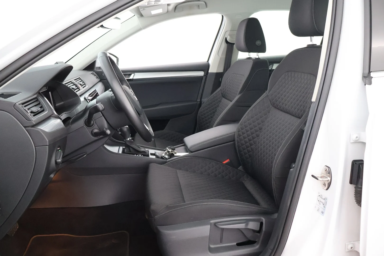 Car Image - 2It9zYIbAXGN6xDKnRlxF0