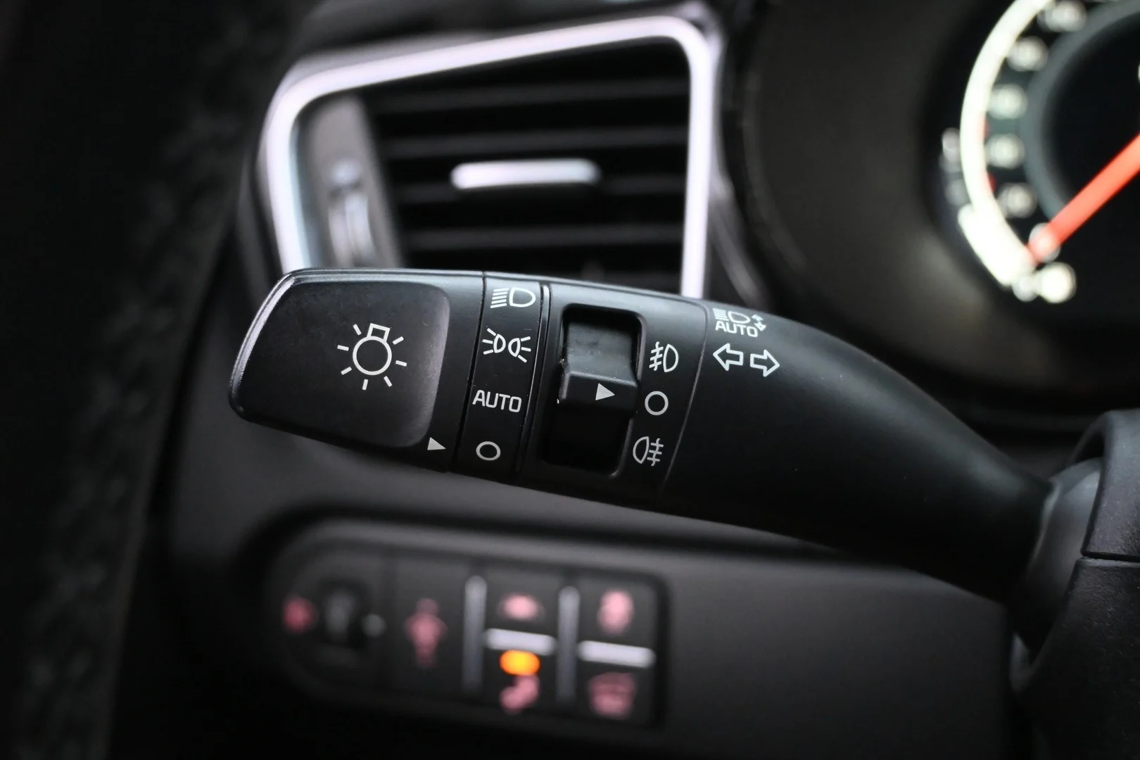 Car Image - 2akwSyRCRKP8xqkCBsPG88