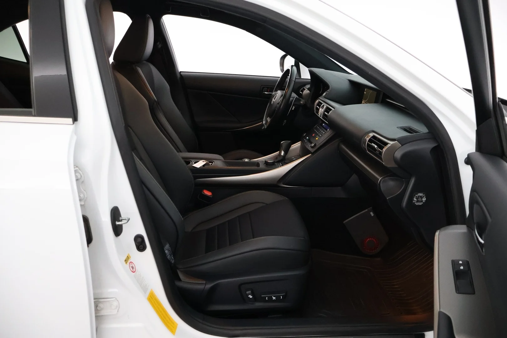 Car Image - 1tWFJBQLcwavwKB5Wk27Em