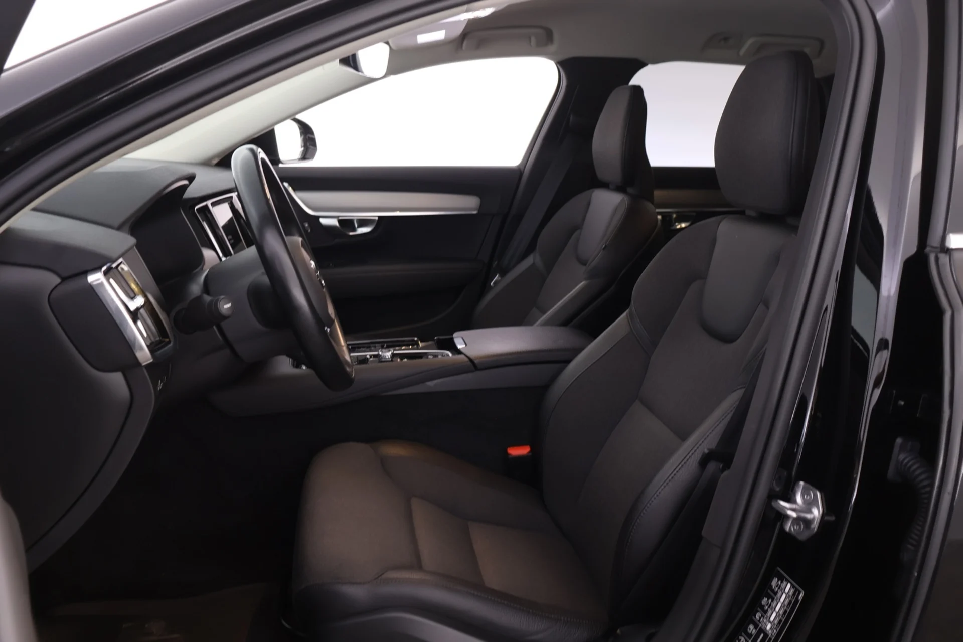 Car Image - 2MvNOmtj6E1y3790IpoPHi