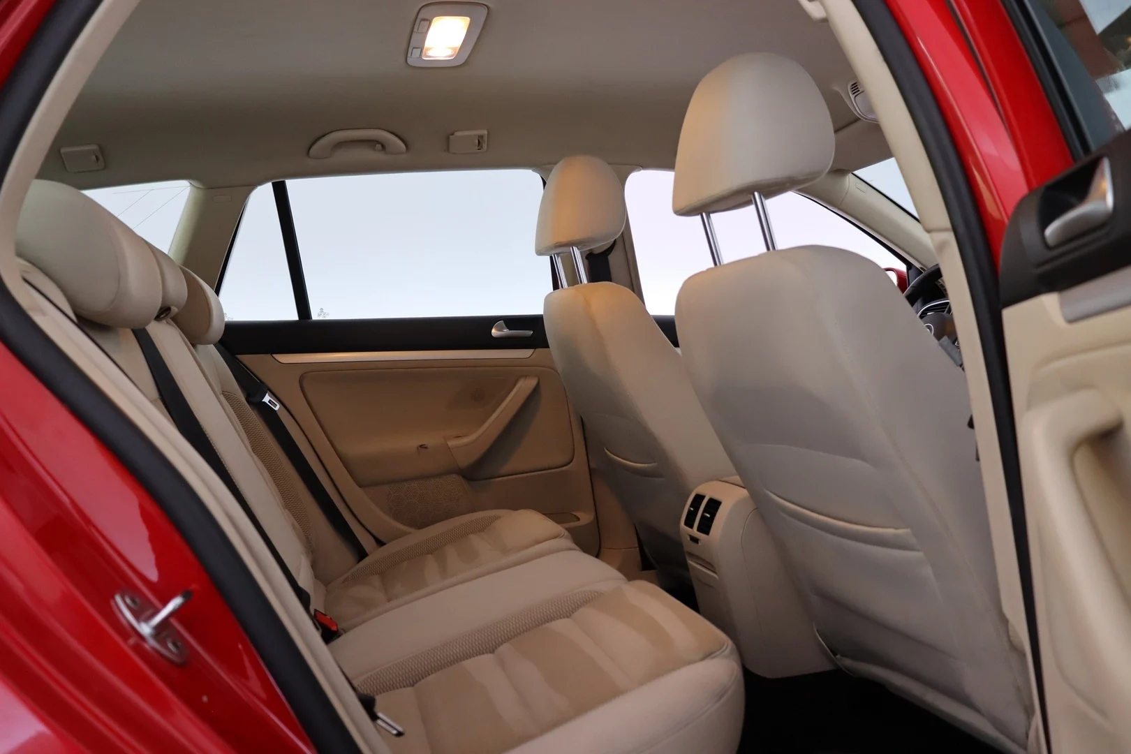 Car Image - 6u4r6qTpt5qz7IsFs4nkVT