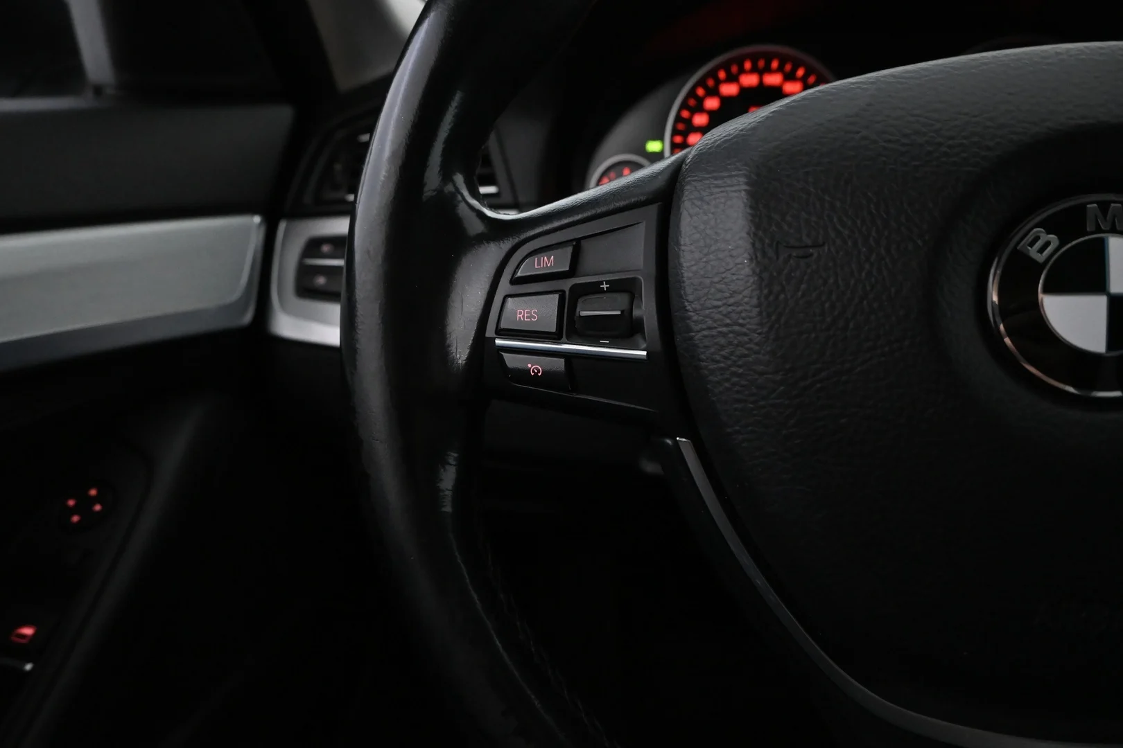 Car Image - 5WIBnfsVy1T310zEmzGPzX