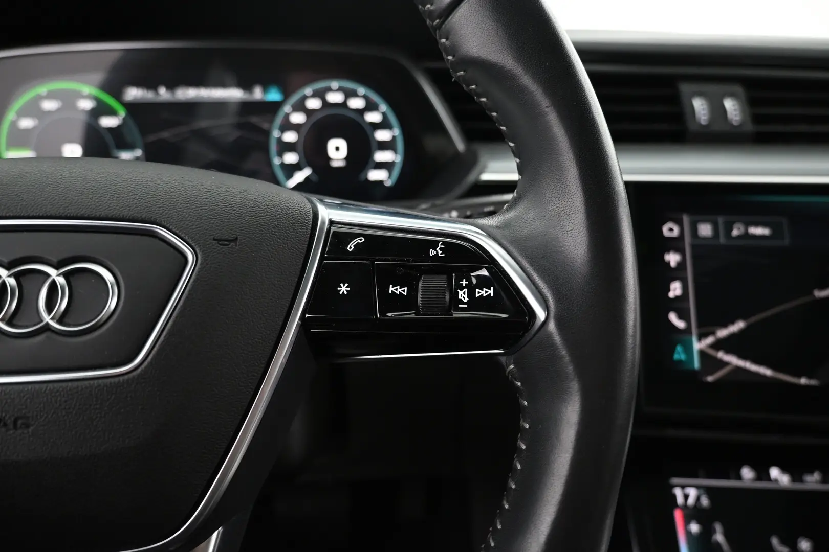 Car Image - 5tI86P4IYCglB5Gz8T0IeF