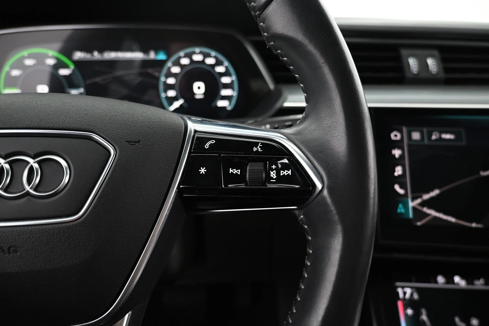 Car Image - 5tI86P4IYCglB5Gz8T0IeF