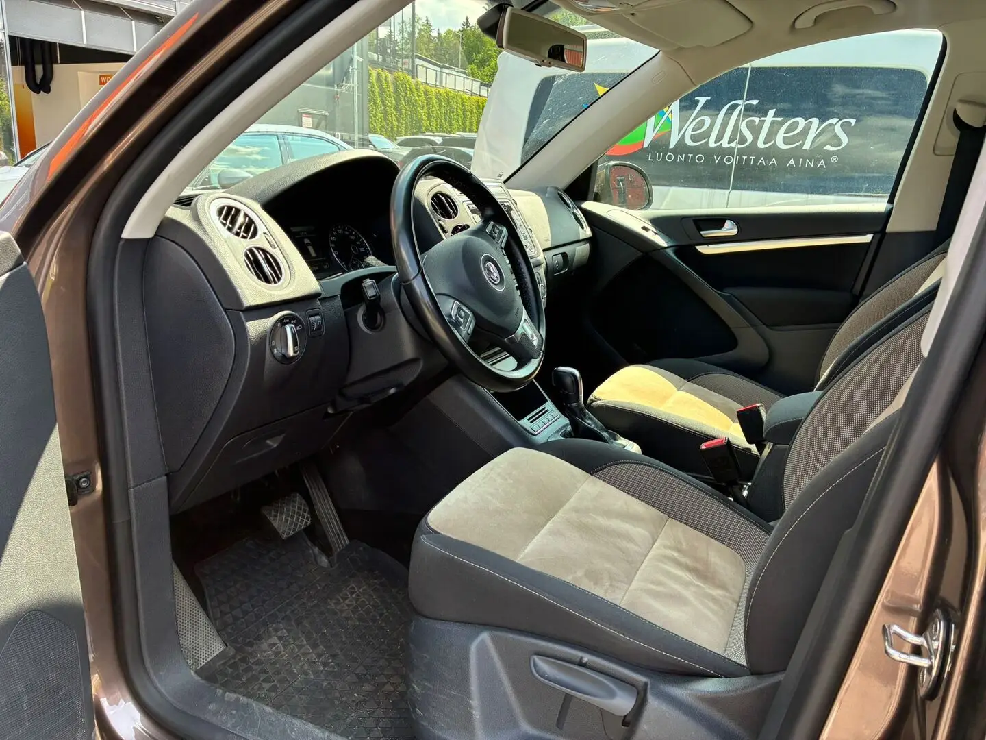 Car Image - OiYGCDM4vY56izpdijFyM