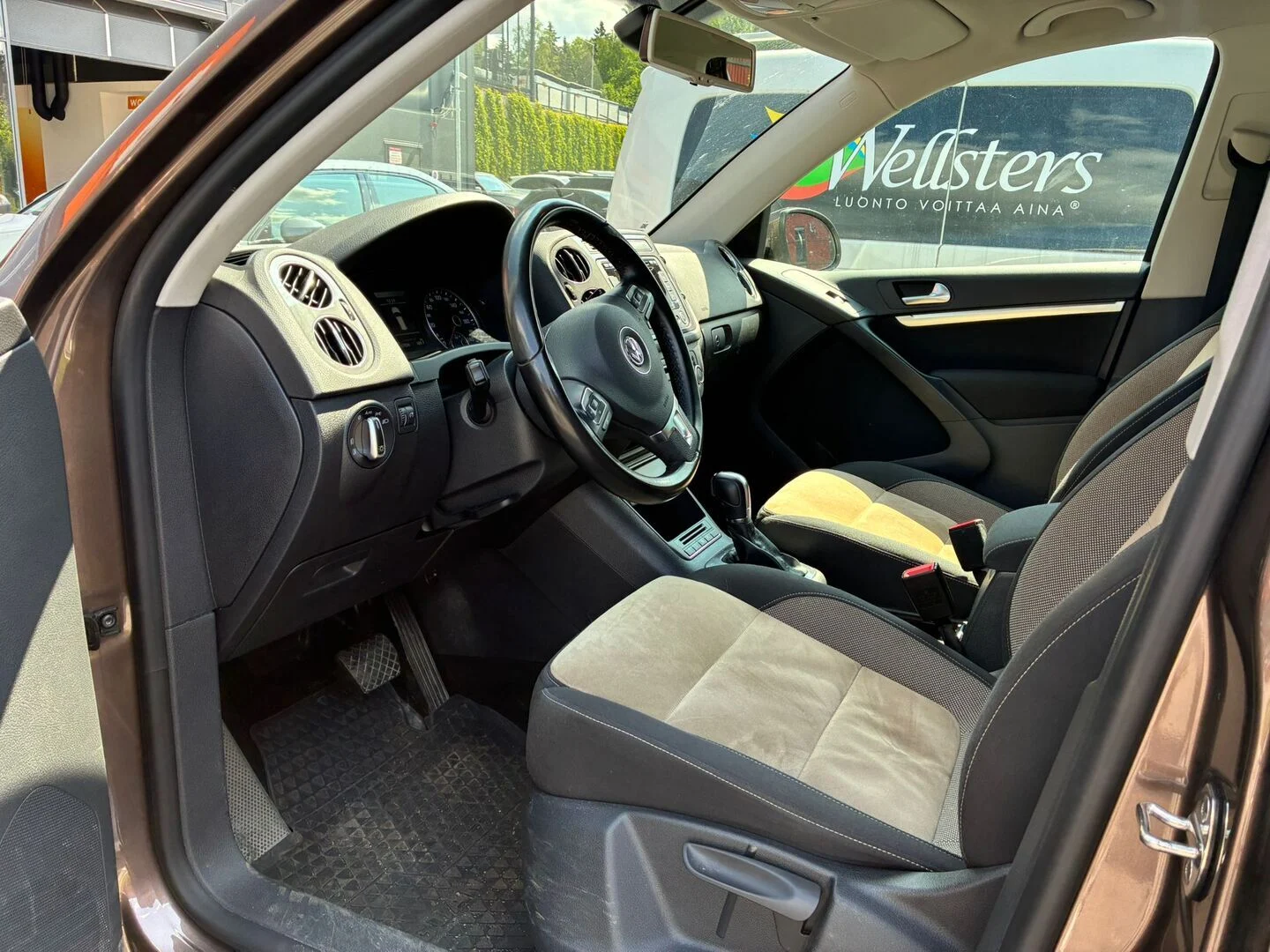 Car Image - OiYGCDM4vY56izpdijFyM