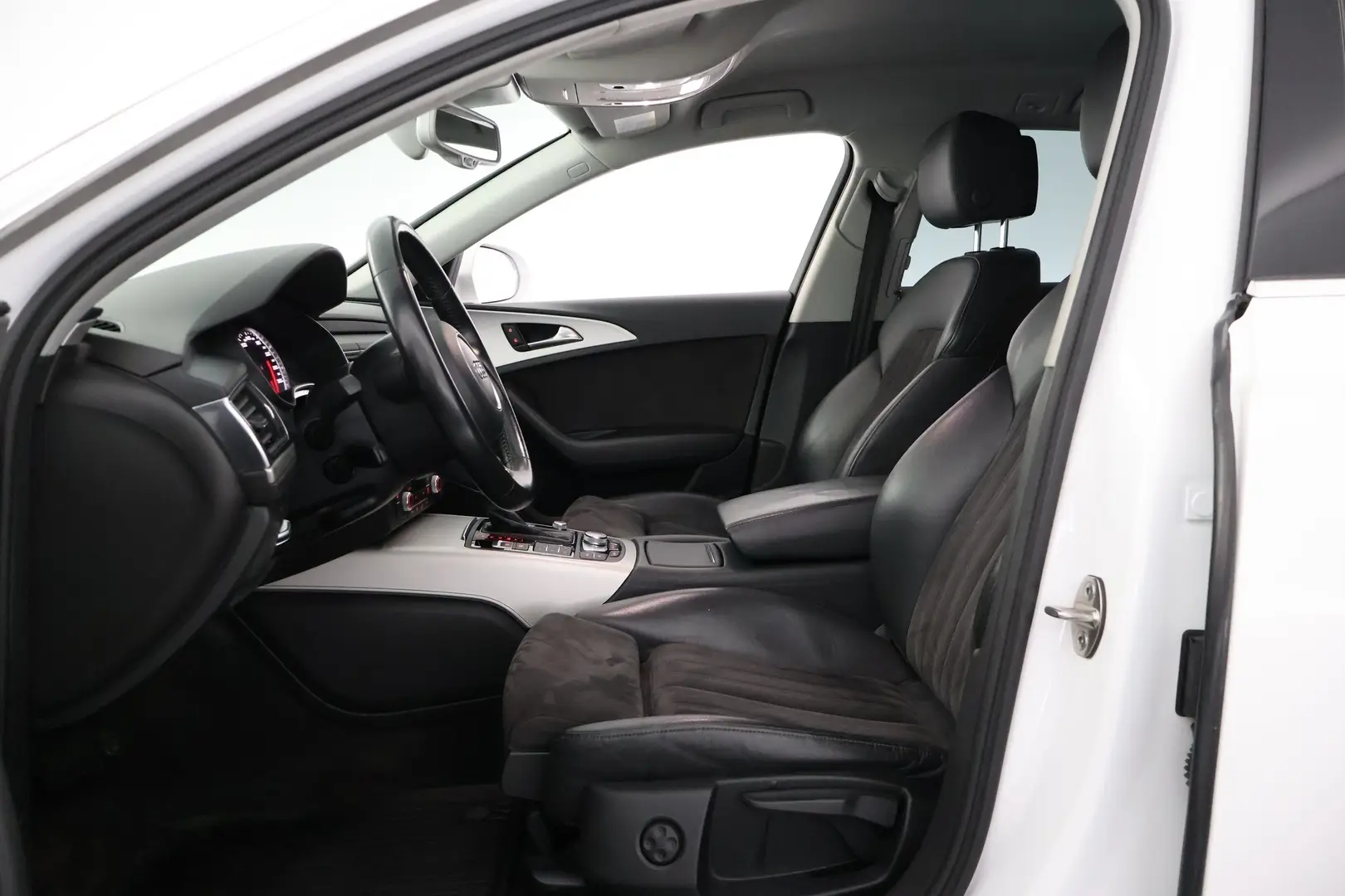 Car Image - 4KSOORdYGLevd6g92Yxo4Q