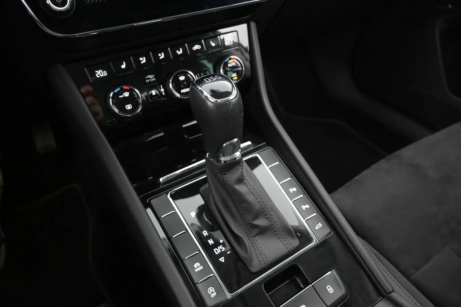 Car Image - 10NYLuMF3T2dVnSkDqeNfB