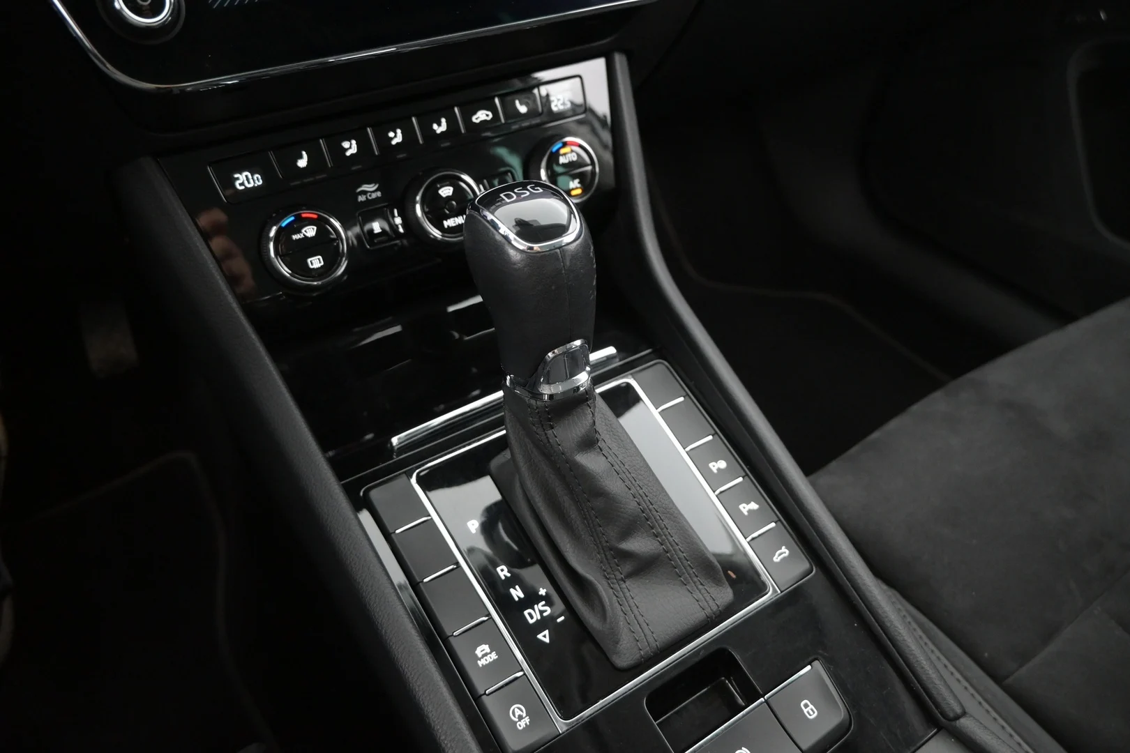 Car Image - 10NYLuMF3T2dVnSkDqeNfB