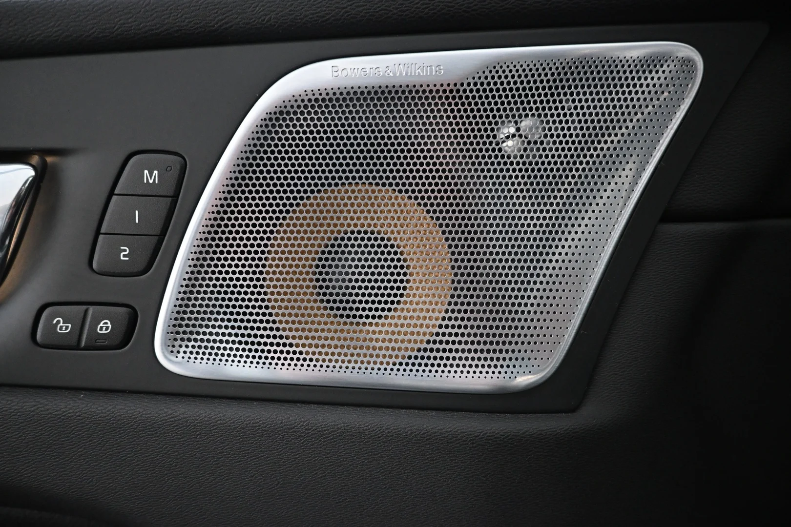 Car Image - 6lxeSNr128FrivmHAAyV0a
