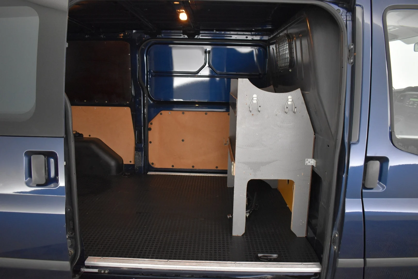 Car Image - 45rKCbx7Uk8dpKm25uwKFM