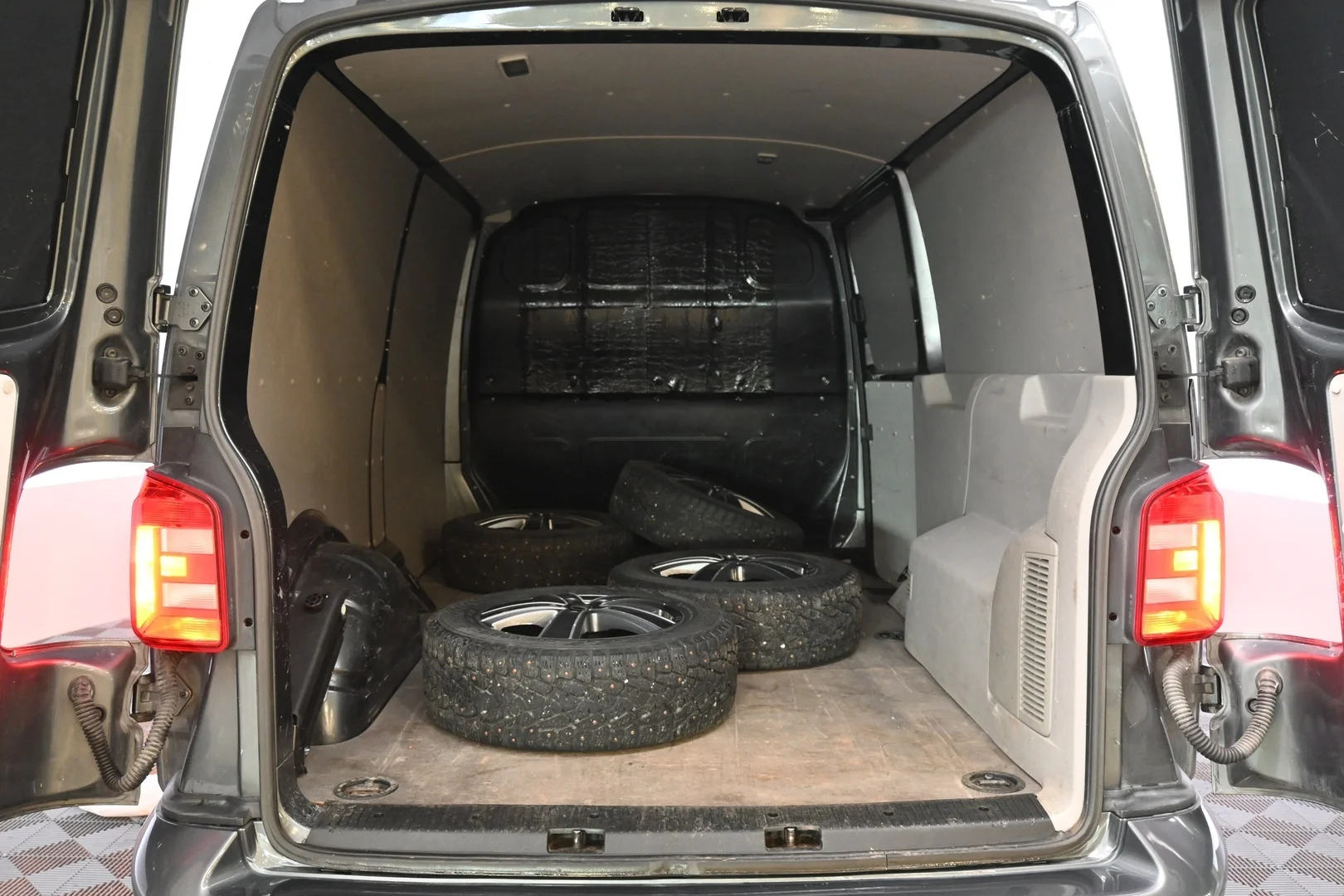 Car Image - 5LiqxWXTeeXXTBh2j8Pw0x