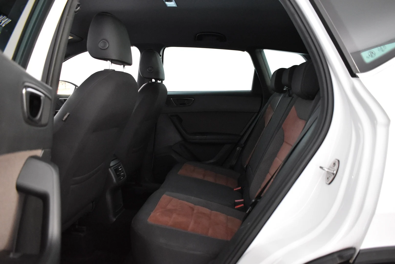 Car Image - 3B9nX9EcaVxU2ZPgLYl0Nb