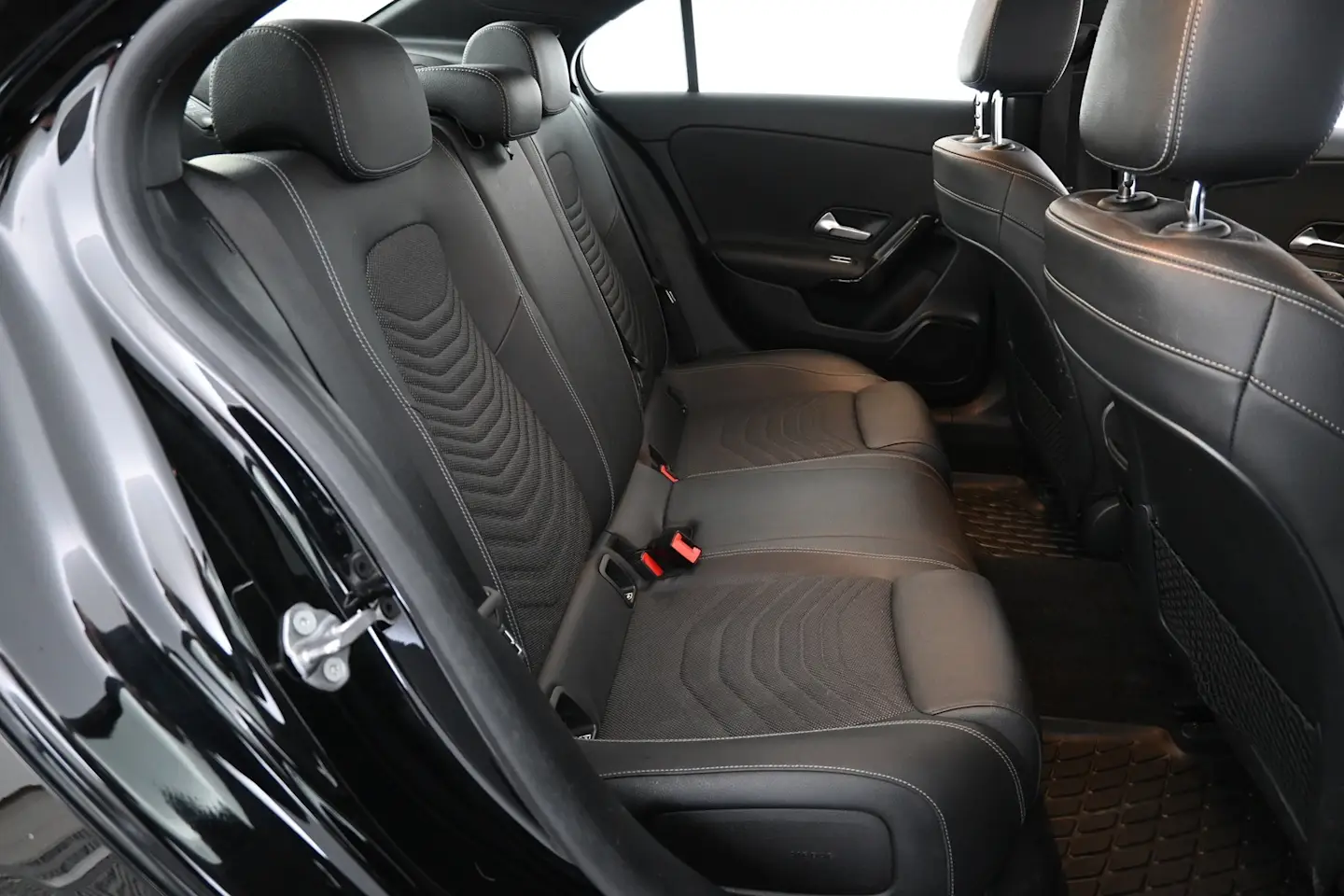 Car Image - 7F25BBbMBP6ziqZHOugbmD