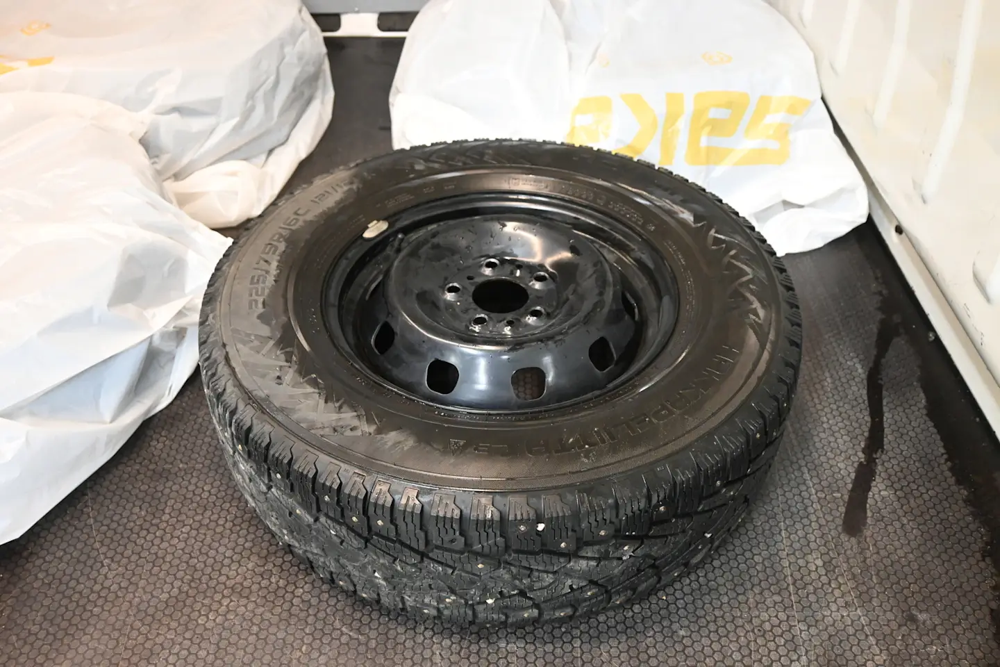 Car Image - 6Dn73sRGvTxfNKcRKL3wSb