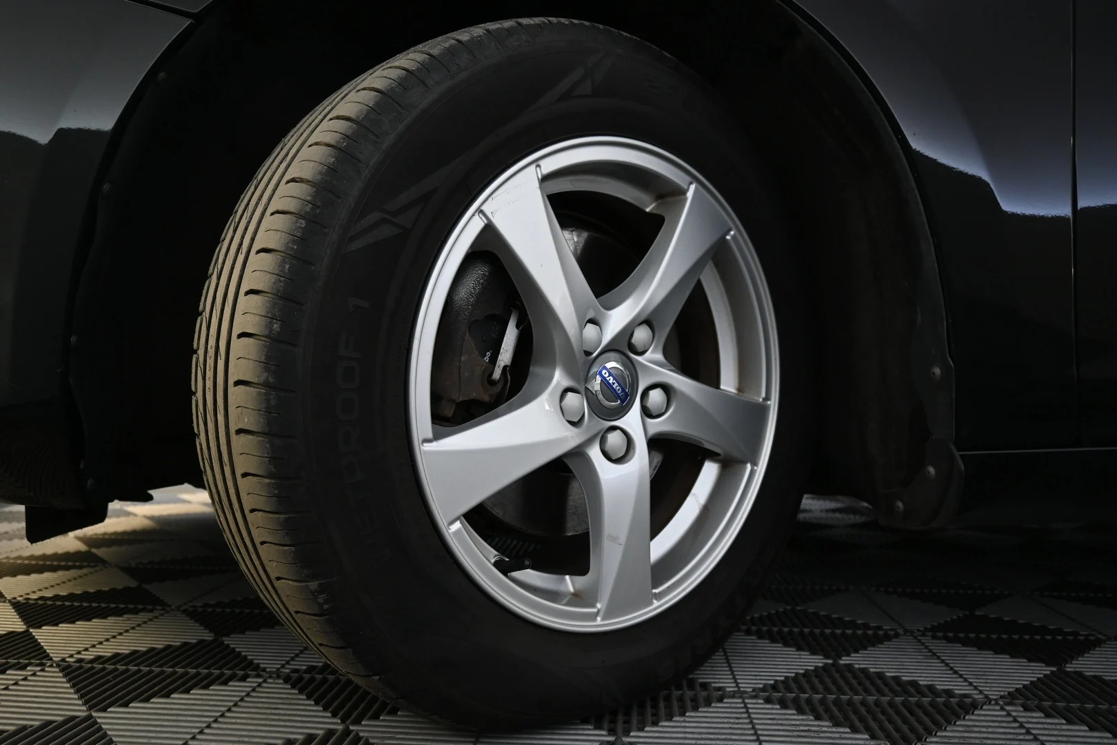 Car Image - xCn8suA2eBqqSjprAaUVi