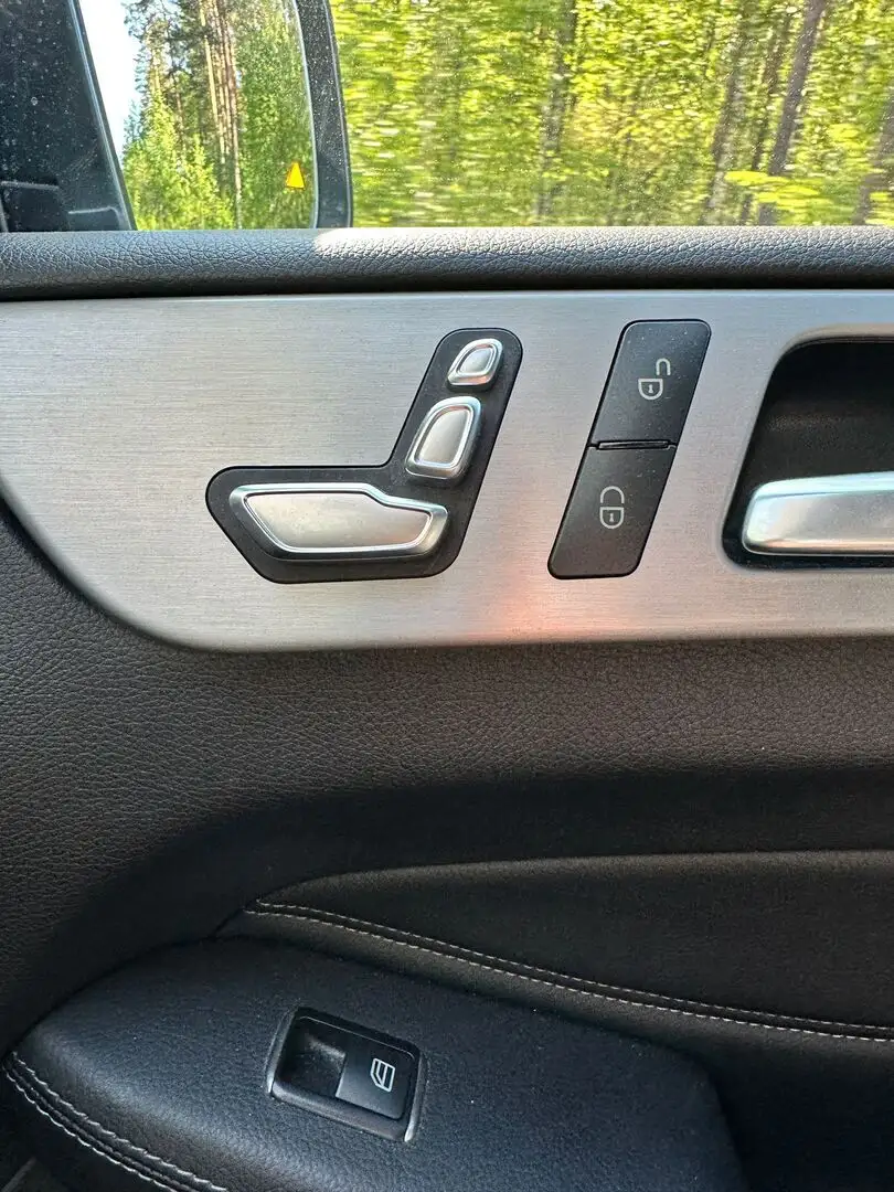 Car Image - 4VyN93T3doYhxEXmgiCHJ